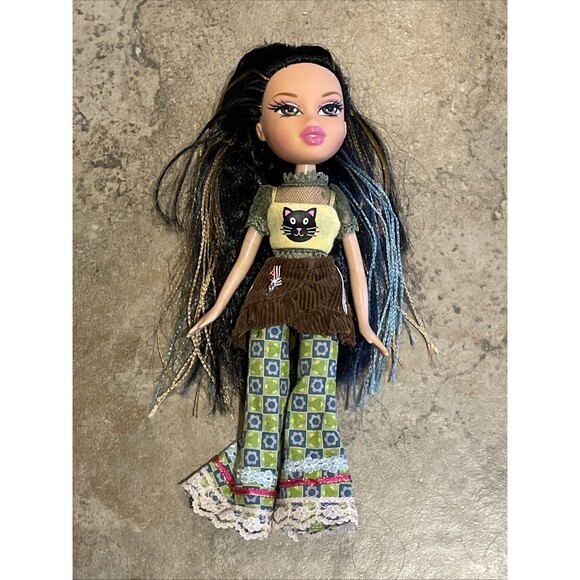 Bratz Tokyo A Go Go Jade Doll 2004 MGA TAGG Original Outfit Cat Shirt Skirt Pant